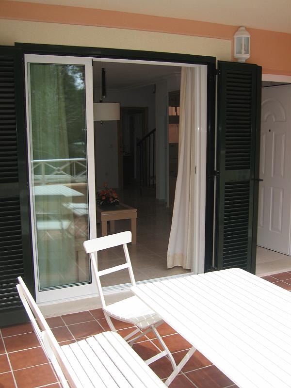 3_Nederste terrasse mod stue.JPG
